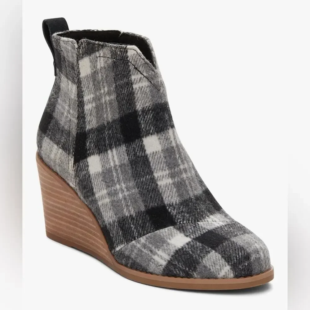 NEW TOMS CLARE BOOTS Flannel Plaid Ankle Booties Black Gray Sz 8